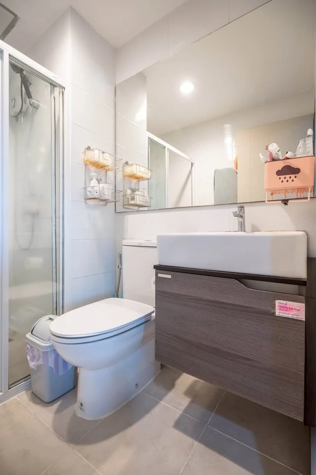 Villa Lasalle for sale, Building A, 3rd floor, 2 bedrooms, 1 bathroom, wallpapered throughout the room, just bring your belongings and move in.