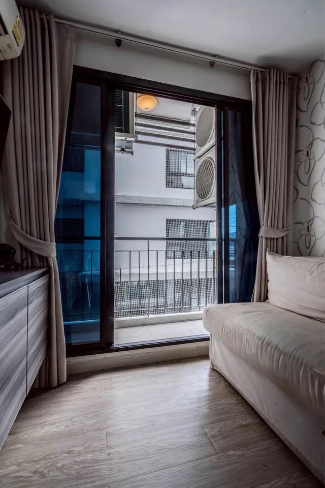 Villa Lasalle for sale, Building A, 3rd floor, 2 bedrooms, 1 bathroom, wallpapered throughout the room, just bring your belongings and move in.