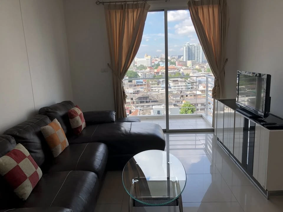 For sale: Villa Sathorn, large usable area, pleasant garden view, complete with furniture, ready to move in
