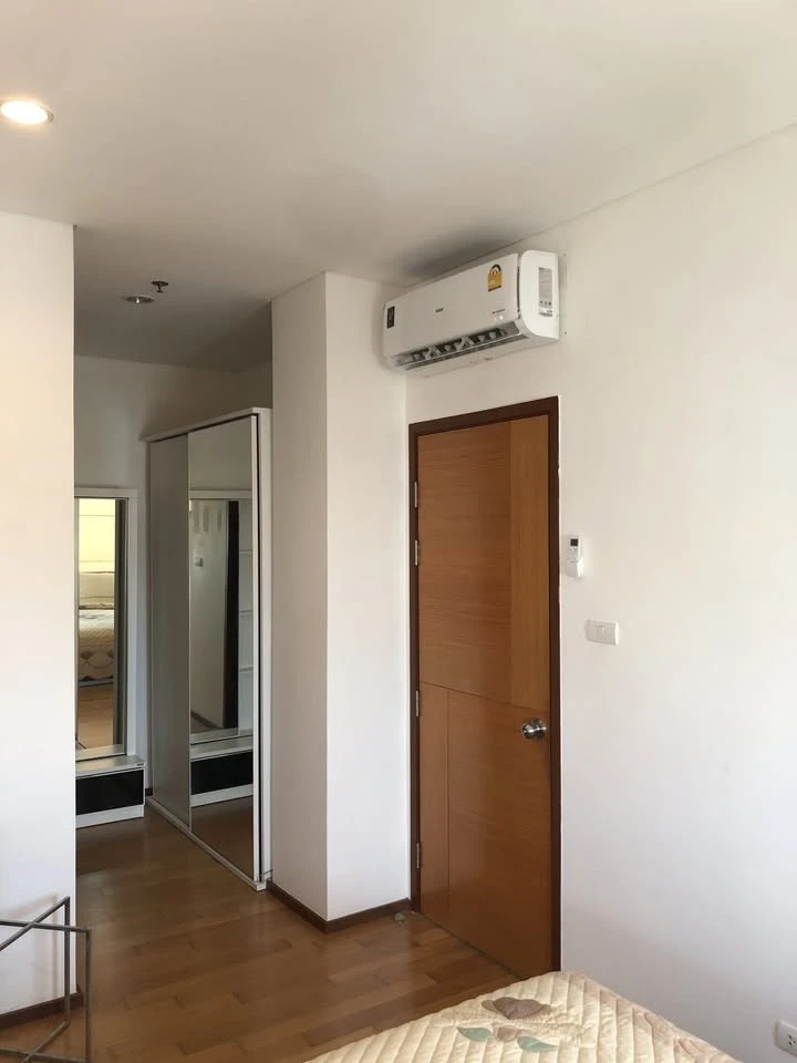 For sale: Villa Sathorn, large usable area, pleasant garden view, complete with furniture, ready to move in