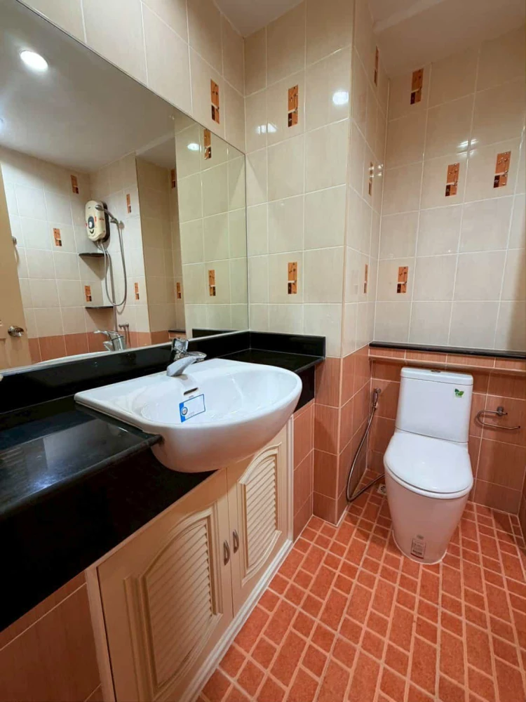 For sale, Jomtien Sea View Condominium 1, Building A, 4th floor, has basic furniture, must reserve this type.