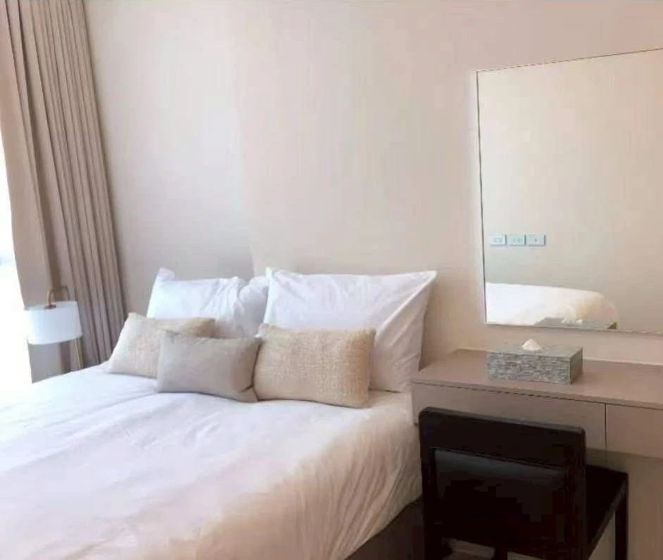 For sale: Vithara Sukhumvit 36. Spacious, ready-to-move-in unit with full furniture. Just bring your belongings and move in! Book now before it's too
