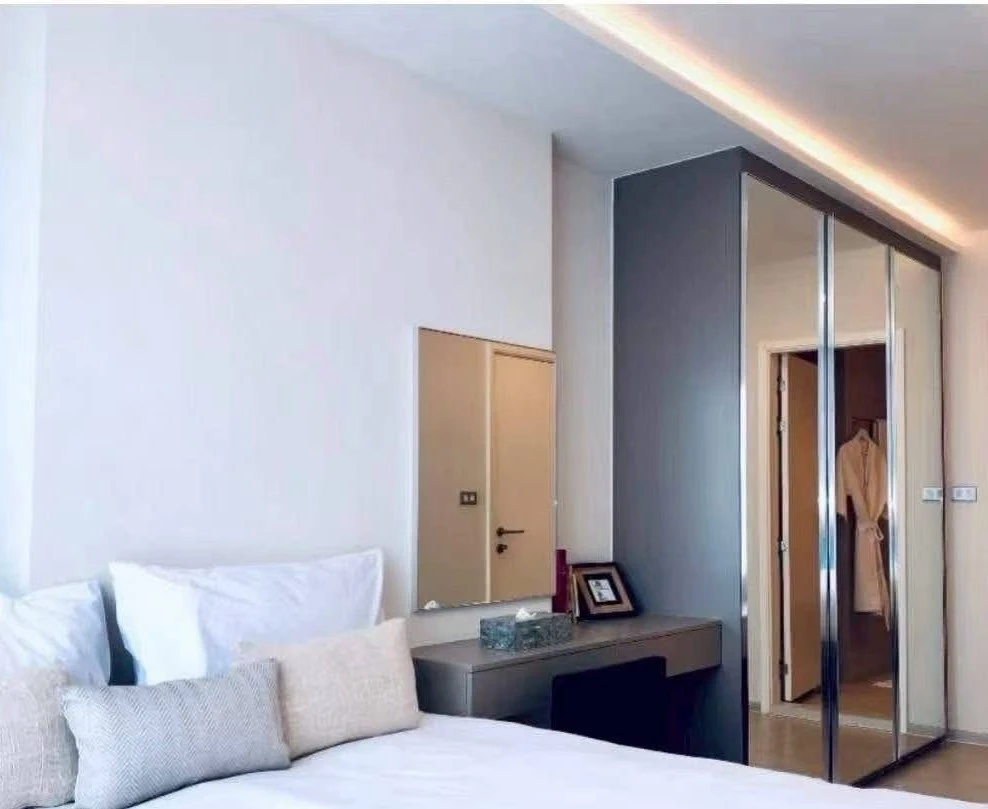 For sale: Vithara Sukhumvit 36. Spacious, ready-to-move-in unit with full furniture. Just bring your belongings and move in! Book now before it's too