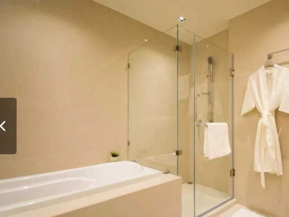 For sale: Vithara Sukhumvit 36. Spacious, ready-to-move-in unit with full furniture. Just bring your belongings and move in! Book now before it's too