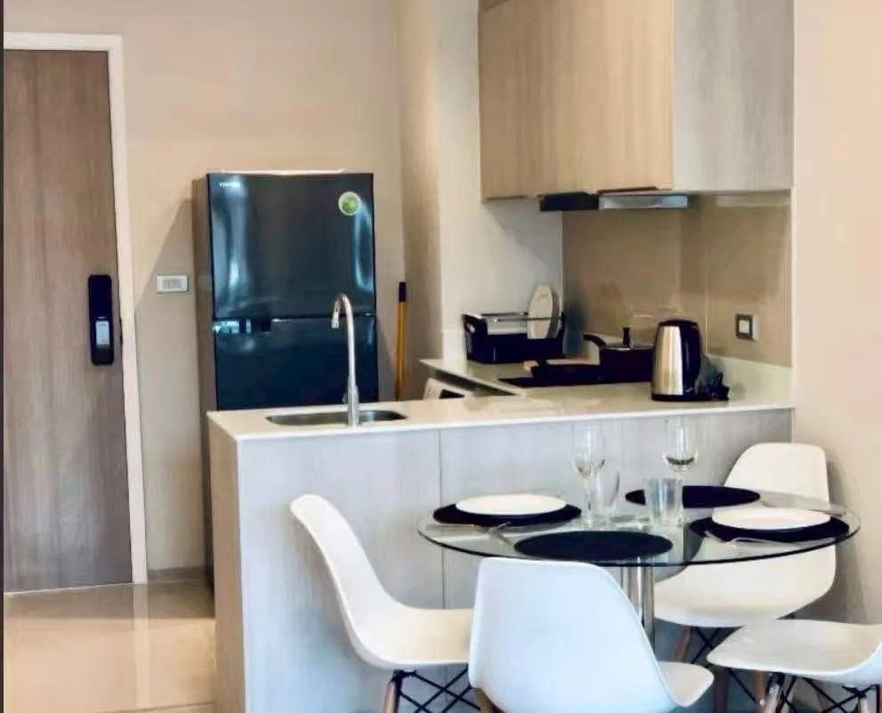 For sale: Vithara Sukhumvit 36. Spacious, ready-to-move-in unit with full furniture. Just bring your belongings and move in! Book now before it's too