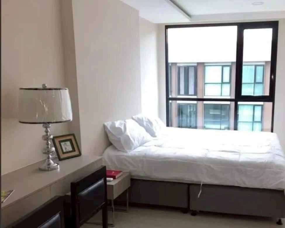 For sale: Vithara Sukhumvit 36. Spacious, ready-to-move-in unit with full furniture. Just bring your belongings and move in! Book now before it's too