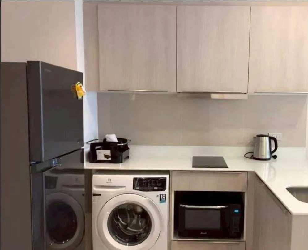 For sale: Vithara Sukhumvit 36. Spacious, ready-to-move-in unit with full furniture. Just bring your belongings and move in! Book now before it's too