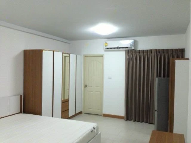For sale: Supalai City Resort Ratchada-Huai Khwang, studio room with full set of furniture. Book first, get it first.