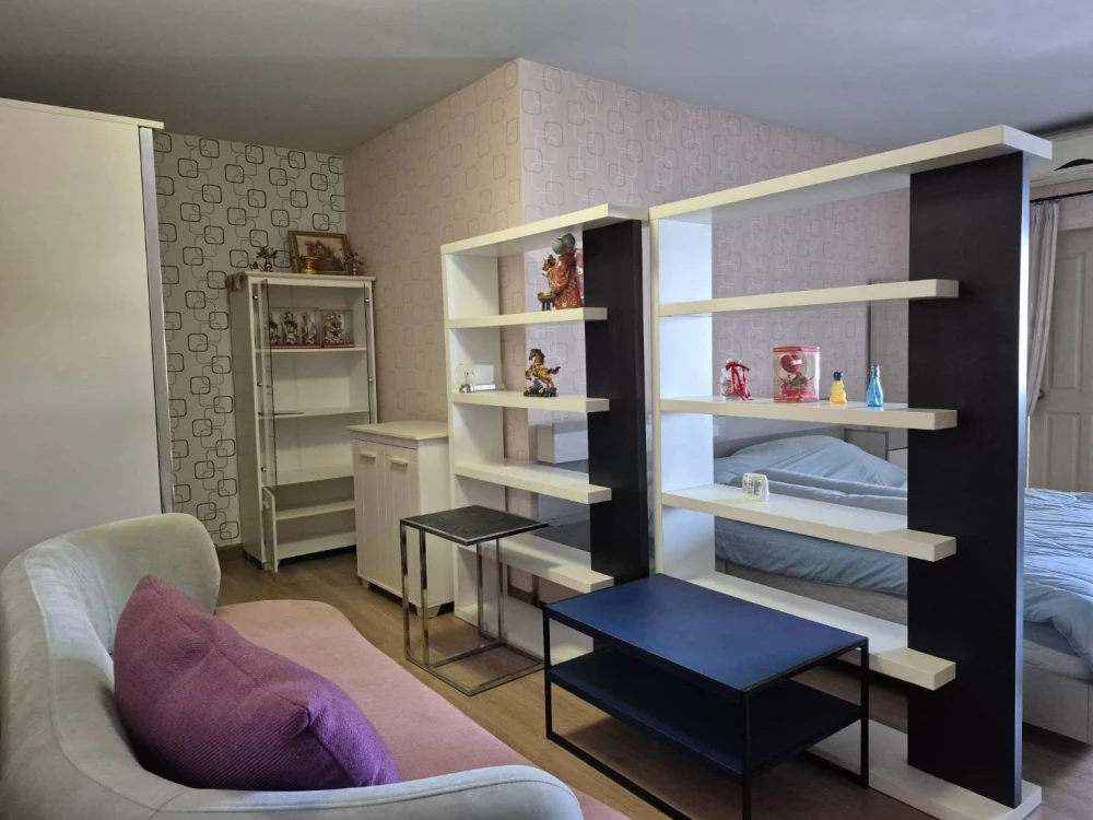 Selling a Supalai City Resort Ramkhamhaeng condo. High floor unit with excellent ventilation and unobstructed views, including a wide view extending t