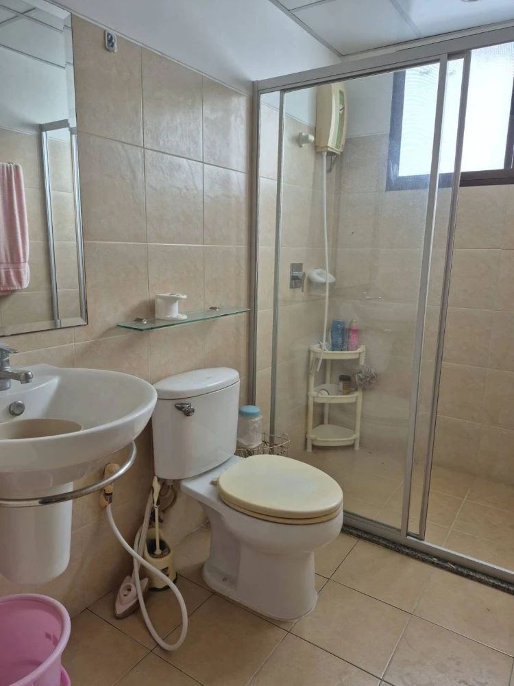 Selling a Supalai City Resort Ramkhamhaeng condo. High floor unit with excellent ventilation and unobstructed views, including a wide view extending t