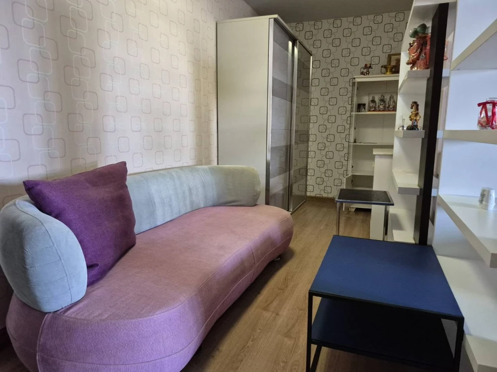 Selling a Supalai City Resort Ramkhamhaeng condo. High floor unit with excellent ventilation and unobstructed views, including a wide view extending t
