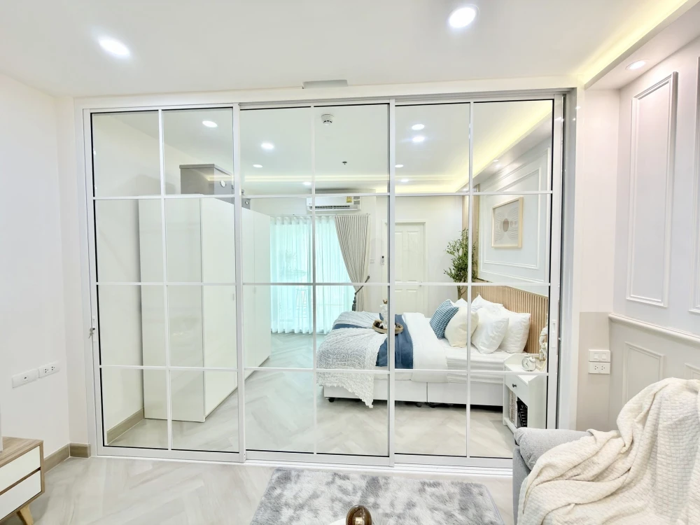 For sale: Supalai City Resort Phra Nangklao - Chao Phraya Station. The unit is sold unfurnished, as is. It's spacious, airy, and extremely clean. Book