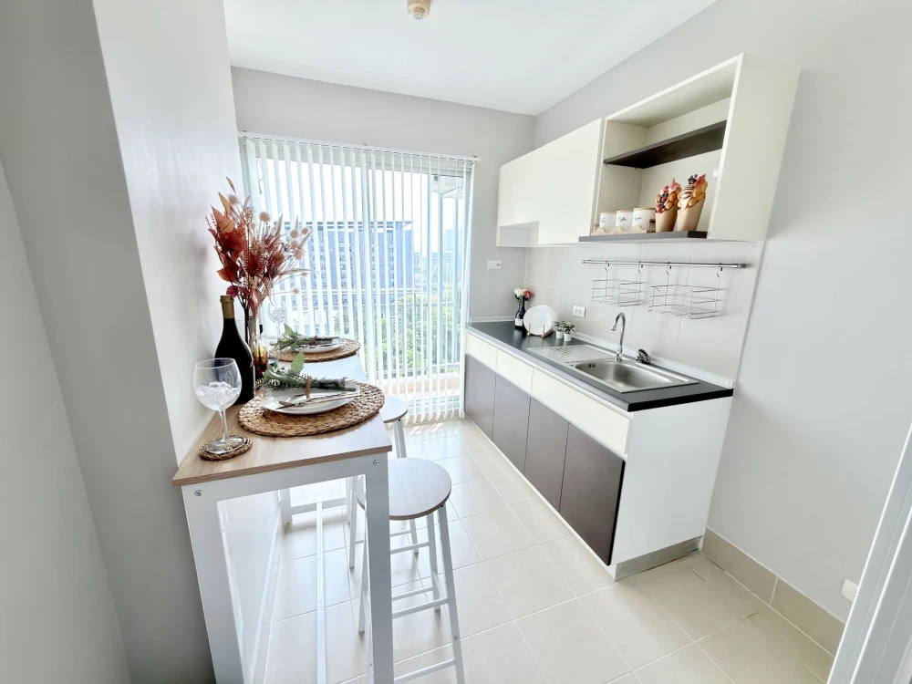 For sale: Supalai City Resort Phra Nangklao - Chao Phraya Station. The unit is sold unfurnished, as is. It's spacious, airy, and extremely clean. Book