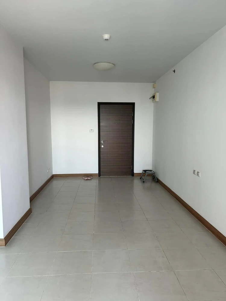 For sale: Supalai Park Ratchayothin, 26th floor, very high, great breeze, lots of room space, interested, reserve now!