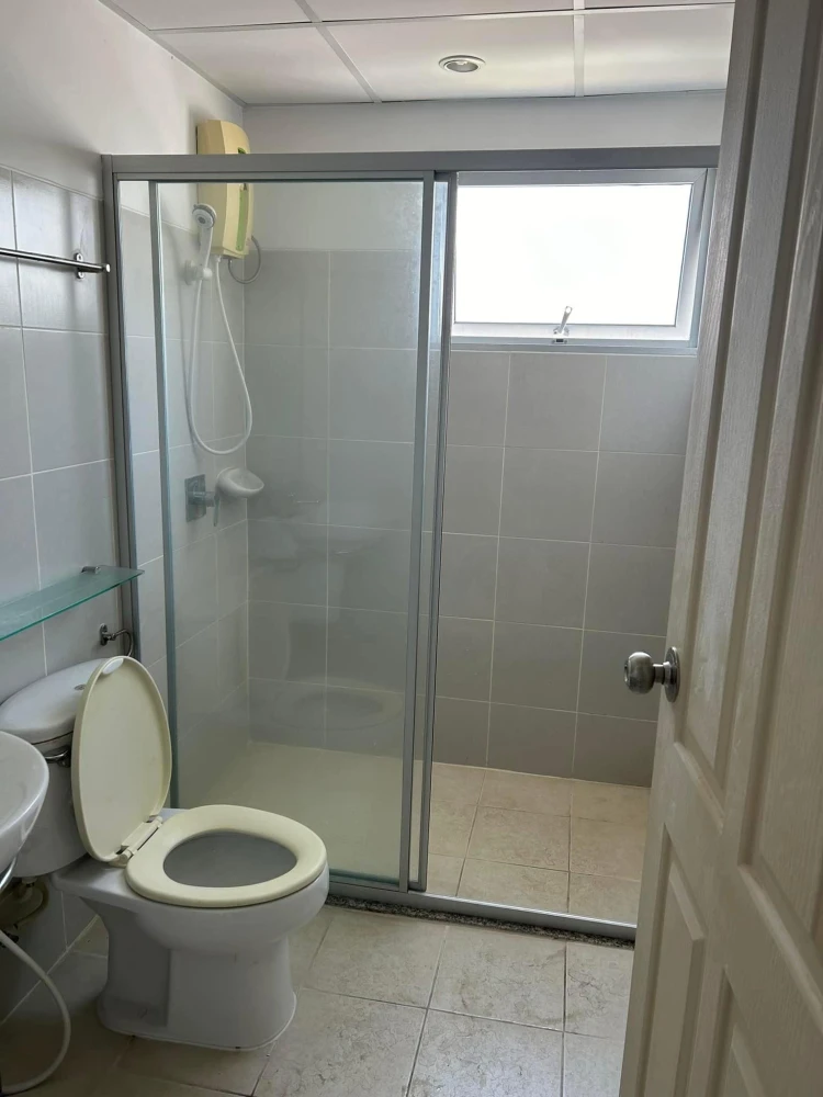 For sale: Supalai Park Ratchayothin, 26th floor, very high, great breeze, lots of room space, interested, reserve now!