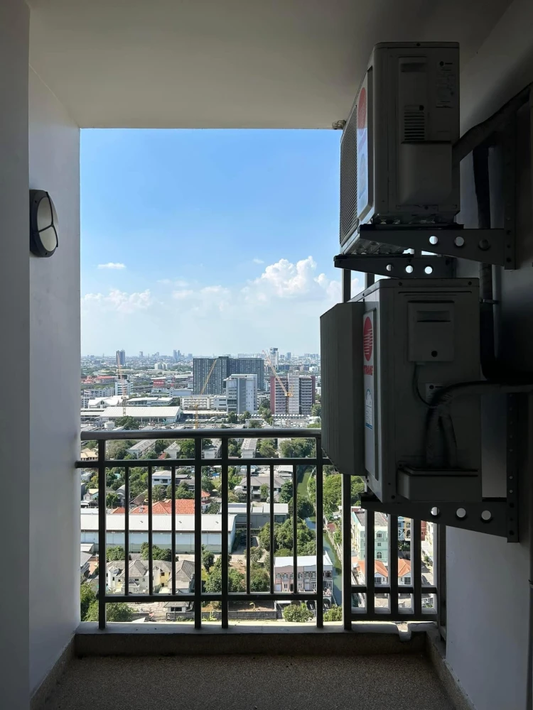 For sale: Supalai Park Ratchayothin, 26th floor, very high, great breeze, lots of room space, interested, reserve now!