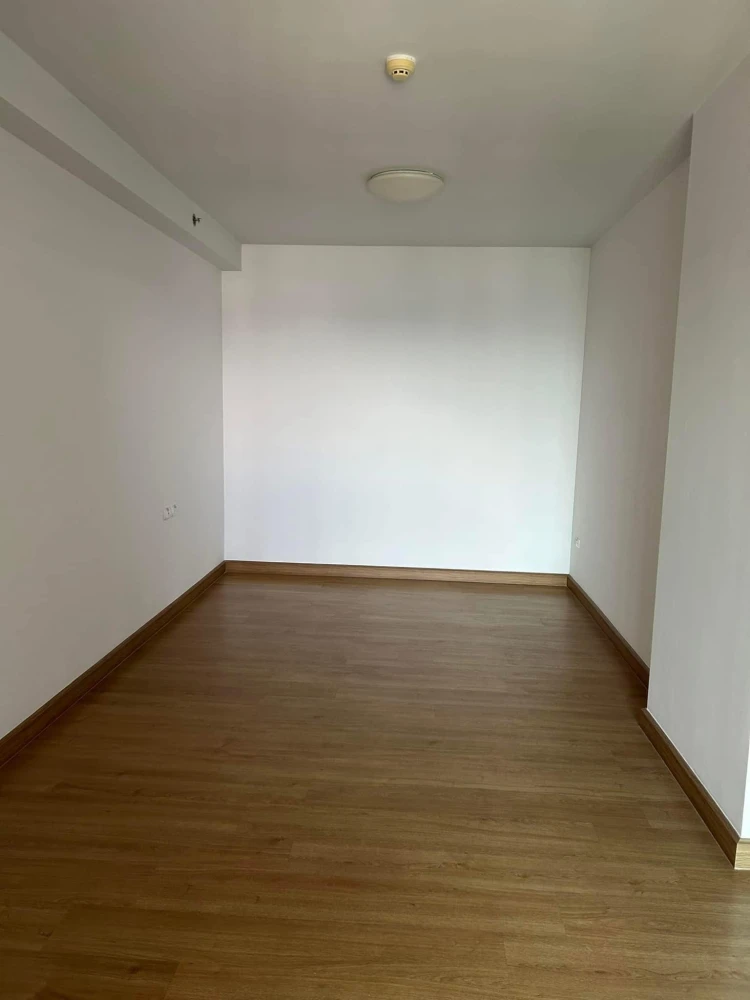 For sale: Supalai Park Ratchayothin, 26th floor, very high, great breeze, lots of room space, interested, reserve now!