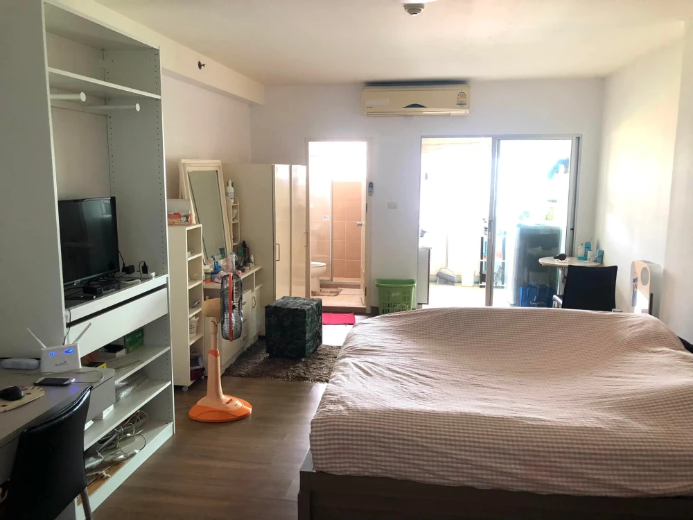 For sale: Supalai Park Srinakarin, a great unit on a high floor, spacious and comfortable. Book now!