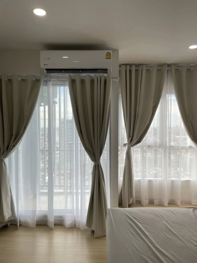 For sale: Supalai Park Talat Phlu, 30th floor. Beautiful high-floor view of the BTS. Fully furnished with appliances as shown in the pictures.
