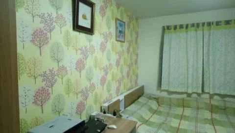 For sale: Supalai Park Asoke-Ratchada, high floor, 28th floor, fully furnished with all appliances, wallpapered throughout the room. Reserve now!