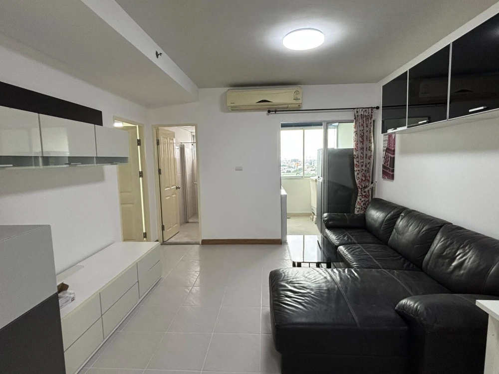 Selling Supalai Park Kaset, includes furniture and appliances. Great view, breezy, not hot. Ready to move in.