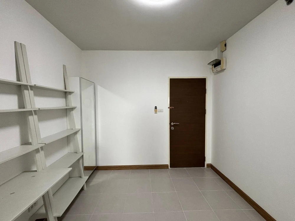Selling Supalai Park Kaset, includes furniture and appliances. Great view, breezy, not hot. Ready to move in.
