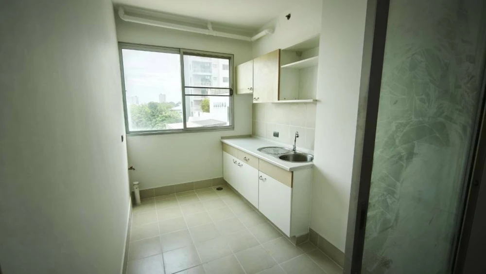 For Sale: Supalai Park Tiwanon Intersection. Unfurnished unit on the 3rd floor with a view overlooking the back of the swimming pool. Vacant and ready