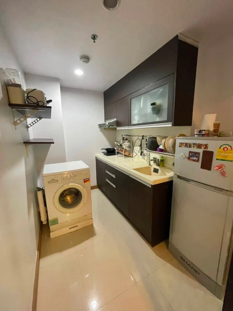For sale: Supalai Premier Narathiwas-Sathorn, 18th floor, North facing, city view, bright and airy. Reservation required.