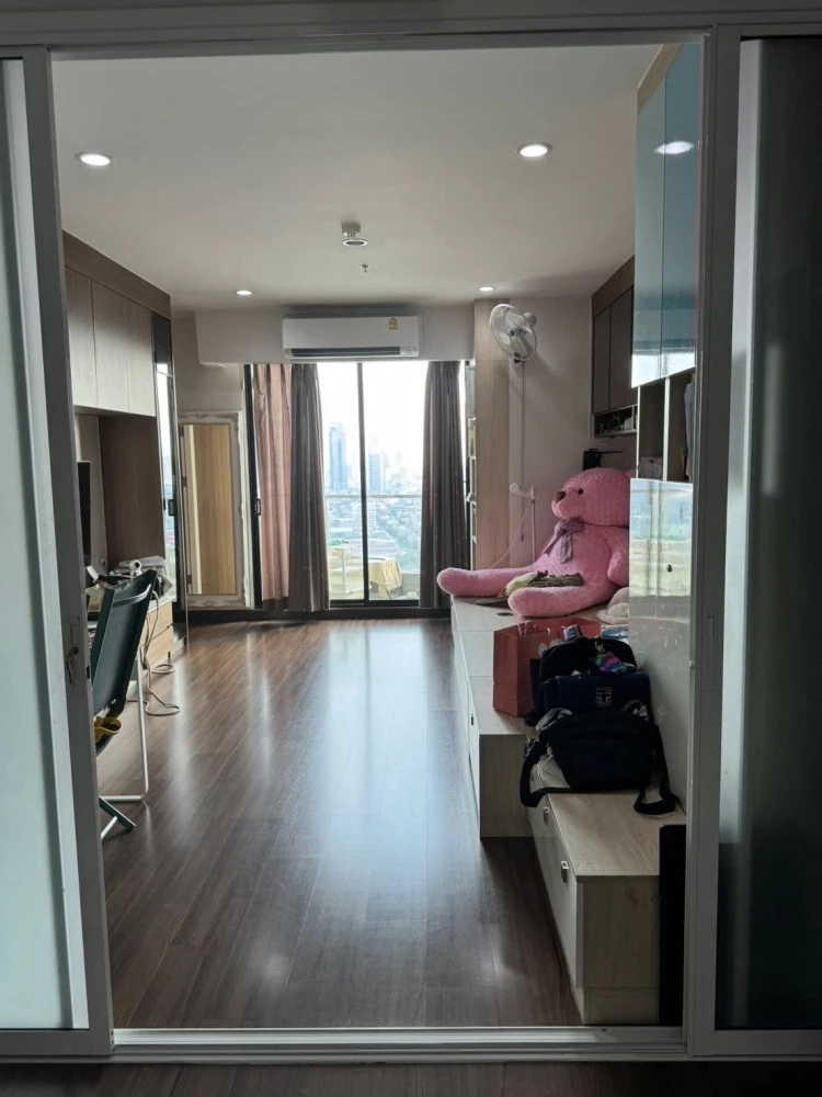 For sale: Supalai Premier Ratchathewi, 33rd floor. Great view, perfect for watching fireworks during any festival. Central location, convenient access