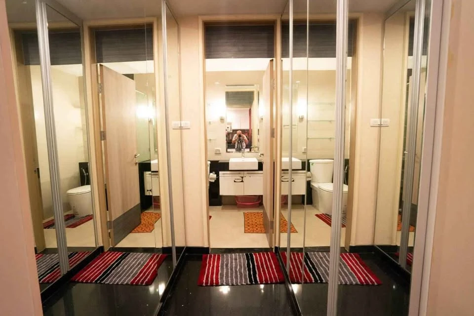 For sale: Supalai Premier Ratchathewi. Spacious room with ample usable space, high-quality built-in furniture, and beautiful wallpaper. Don't miss out