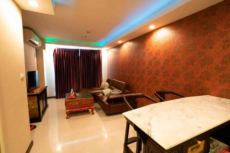 For sale: Supalai Premier Ratchathewi. Spacious room with ample usable space, high-quality built-in furniture, and beautiful wallpaper. Don't miss out