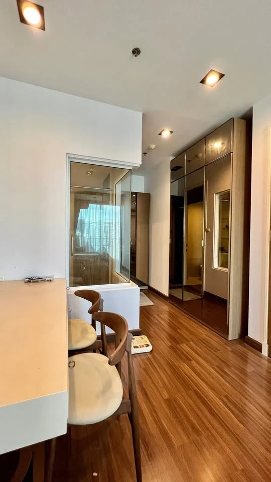 For sale: Supalai Premier @ Asoke, 30th floor, North facing, swimming pool view, with quality furniture, hurry up and grab it now!