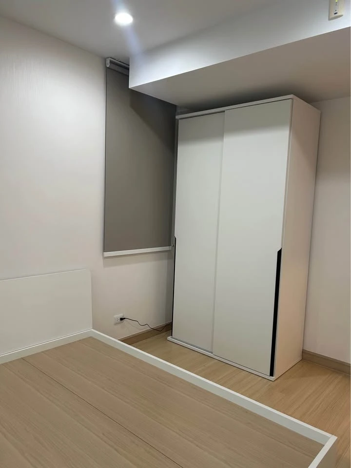 For sale: Supalai Riva Grand Rama 3, empty room, lots of usable space, room decorating enthusiasts can't miss out, great location, hurry and book now.