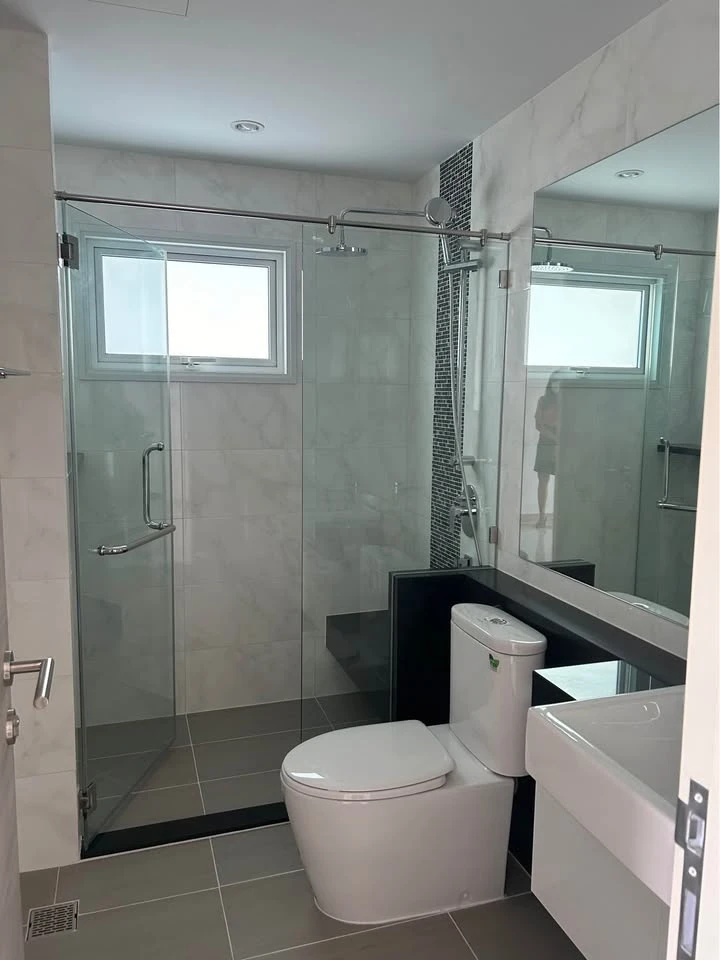 For sale: Supalai Riva Grand Rama 3, empty room, lots of usable space, room decorating enthusiasts can't miss out, great location, hurry and book now.