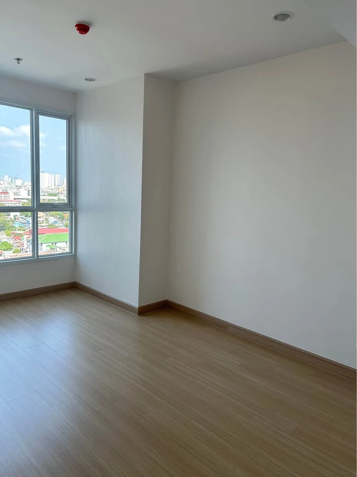 For sale: Supalai Riva Grand Rama 3, empty room, lots of usable space, room decorating enthusiasts can't miss out, great location, hurry and book now.
