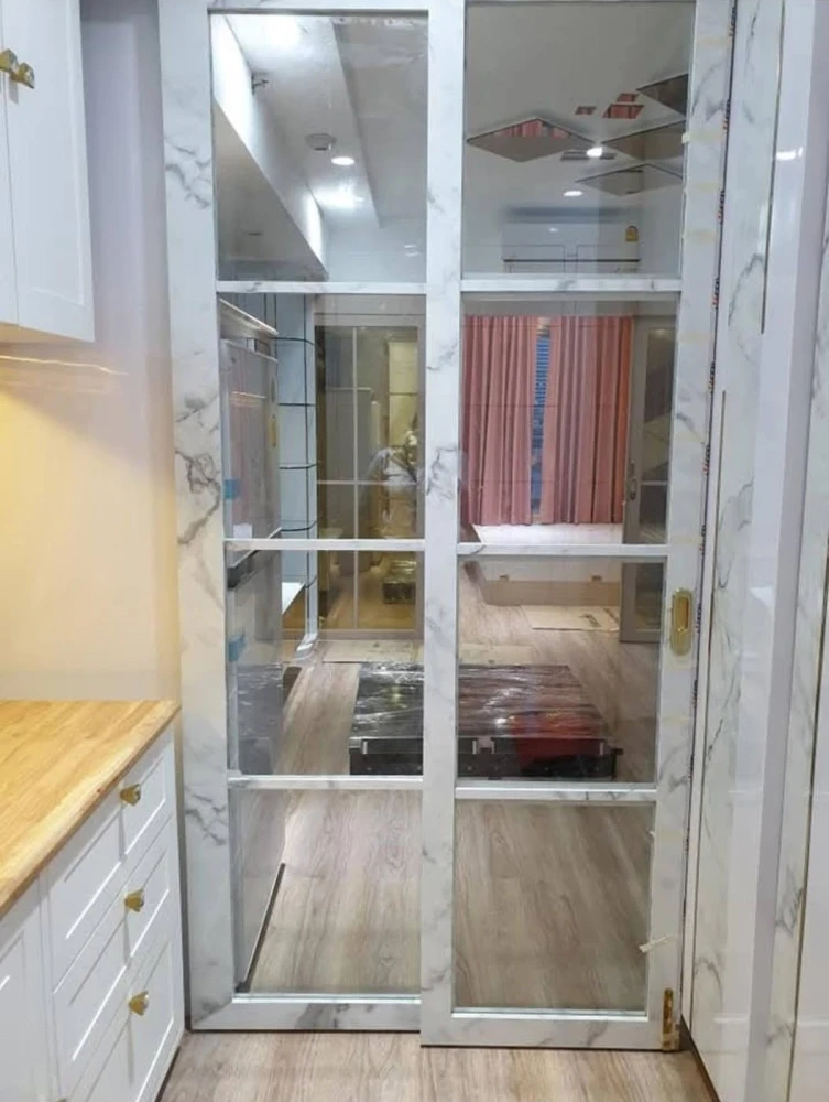 For Sale: Supalai River Place. Features stunning built-in furnishings and an incredibly spacious layout. Snap this up quickly!