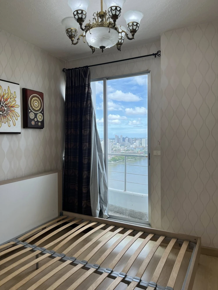Selling a Supalai River Place condo, very high floor, with stunning Chao Phraya River and Asiatique views. Don't miss out!