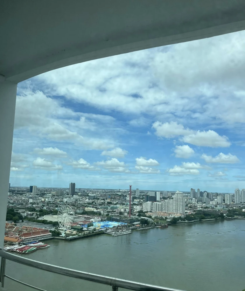 Selling a Supalai River Place condo, very high floor, with stunning Chao Phraya River and Asiatique views. Don't miss out!