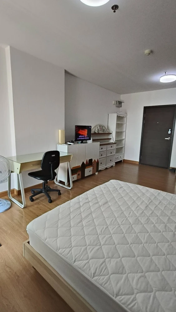 For Sale: Supalai Loft Chaeng Watthana. Spacious, comfortable, and airy—fully furnished and ready for immediate move-in!