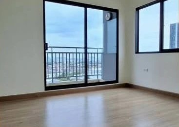 For sale: Supalai Loft Chaengwattana, corner unit, good ventilation, expressway view (not facing the road), no noise disturbance. The unit is unfurnis