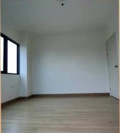 For sale: Supalai Loft Chaengwattana, corner unit, good ventilation, expressway view (not facing the road), no noise disturbance. The unit is unfurnis