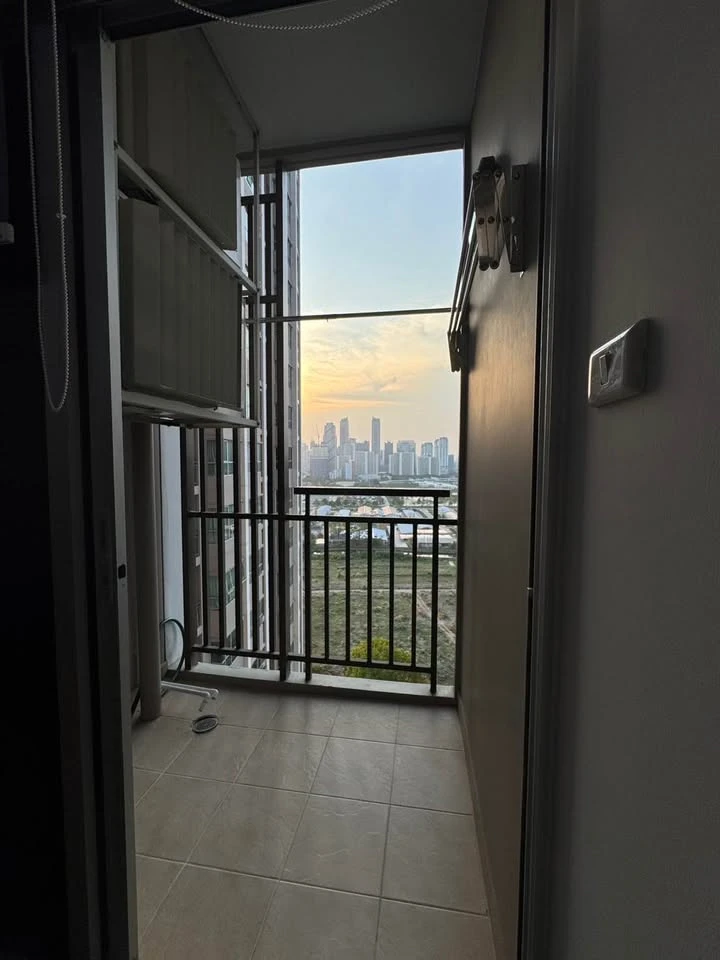 For sale: Supalai Veranda Rama 9, 21st floor, very high, fully furnished with built-in furniture, excellent city view, don't miss it.