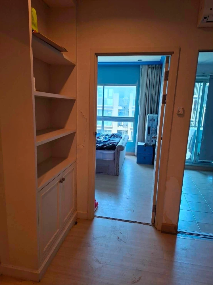 Selling Supalai Veranda Rama 9. Spacious unit with well-decorated bedroom in beautiful colors. Move in now, don't delay!