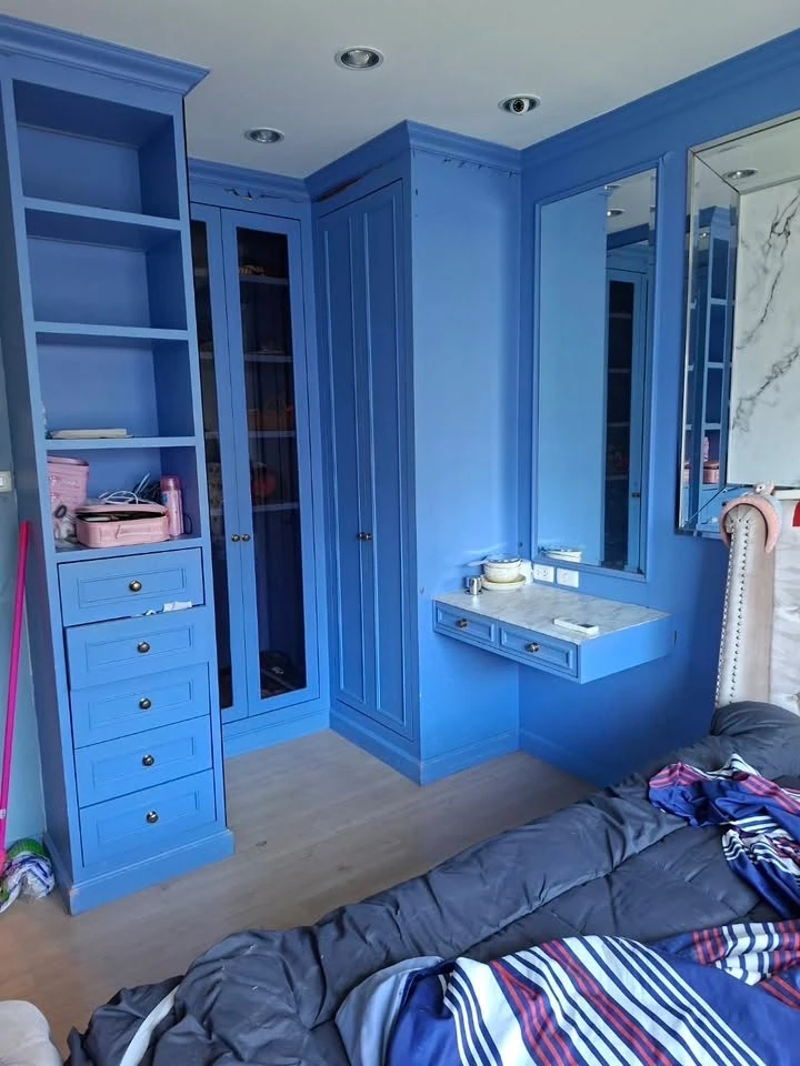 Selling Supalai Veranda Rama 9. Spacious unit with well-decorated bedroom in beautiful colors. Move in now, don't delay!