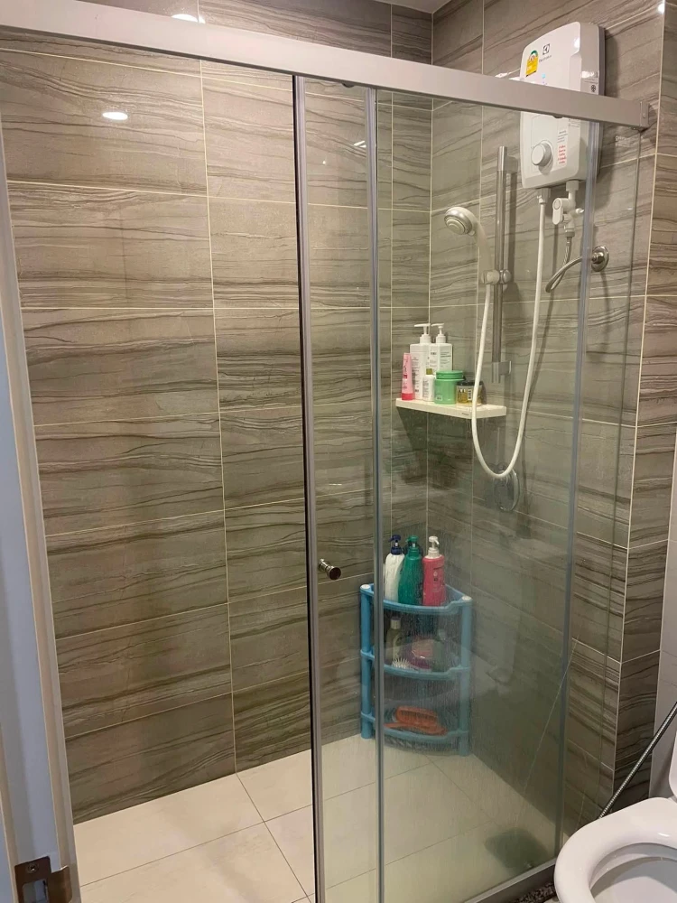 For Sale: Supalai Veranda Ramkhamhaeng. Fully furnished condo featuring high-quality furniture; ready for immediate move-in.