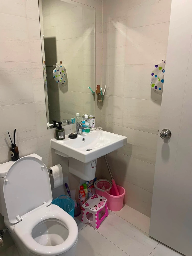 For Sale: Supalai Veranda Ramkhamhaeng. Fully furnished condo featuring high-quality furniture; ready for immediate move-in.