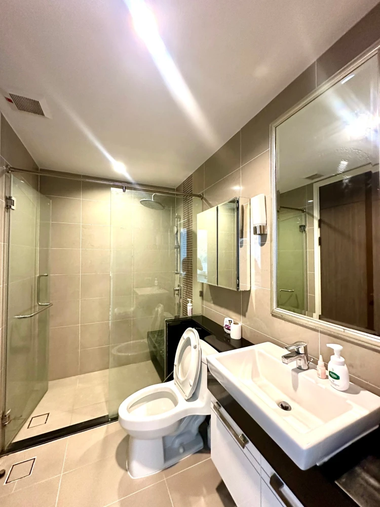 For sale: Supalai Elite Sathorn-Suanplu, 22nd floor, high ceiling, beautifully decorated, extremely stylish, ready to move in, urgent.