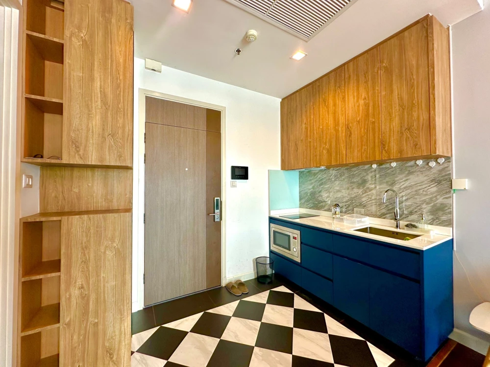 For sale: Supalai Elite Sathorn-Suanplu, 22nd floor, high ceiling, beautifully decorated, extremely stylish, ready to move in, urgent.