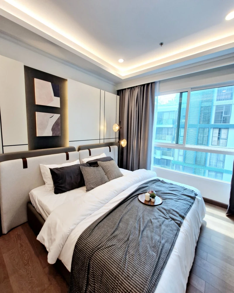 For sale: Supalai Elite at Phayathai, Modern style condo, beautifully decorated, lots of space in the room, ready to move in.
