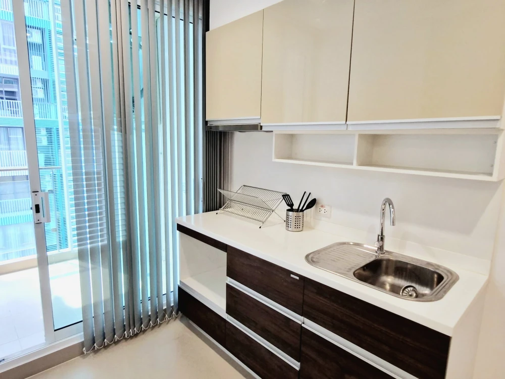 For sale: Supalai Elite at Phayathai, Modern style condo, beautifully decorated, lots of space in the room, ready to move in.